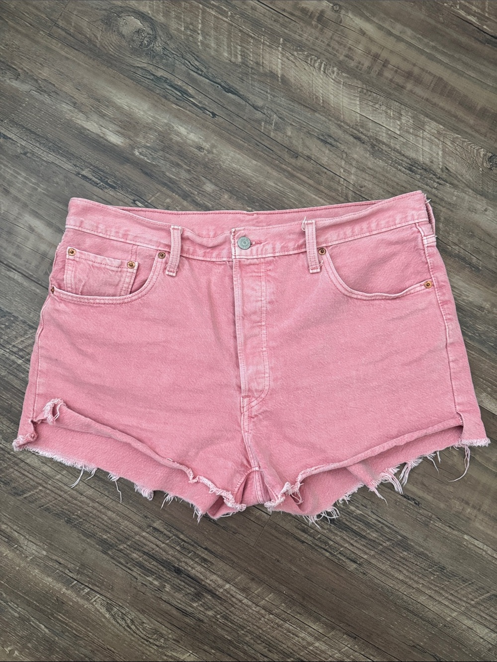 Levi’s 501 dusty rose denim shorts